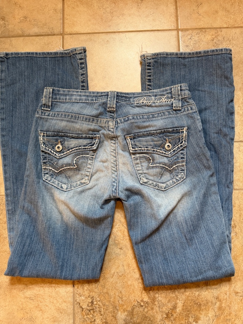 Big Star Women's Maddie Mid Rise Boot Cut Jeans - Light Blue Wash 27L